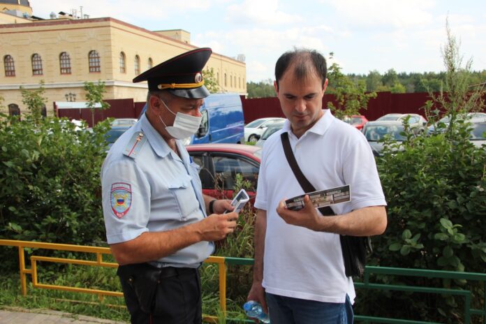 Сотрудники полиции совместно с общественниками провели профилактическую акцию «Будь на чеку!» в Подольске