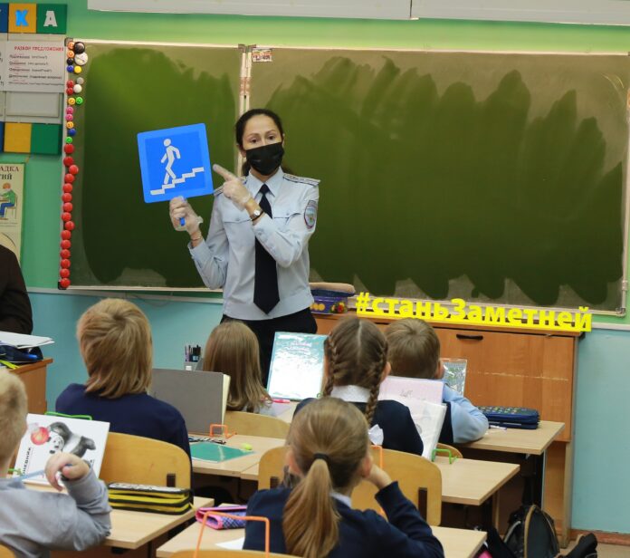 В Большом Подольске обучают детей безопасному нахождению на улично-дорожной сети