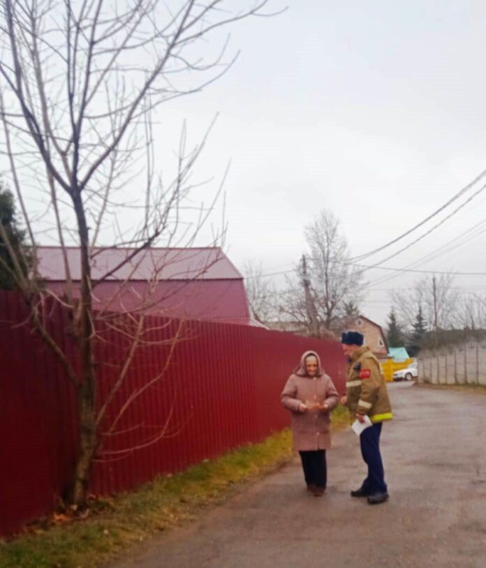 Огнеборцы Подольска провели профилактическую работу в СНТ «Приозёрье» и деревни Матвеевское