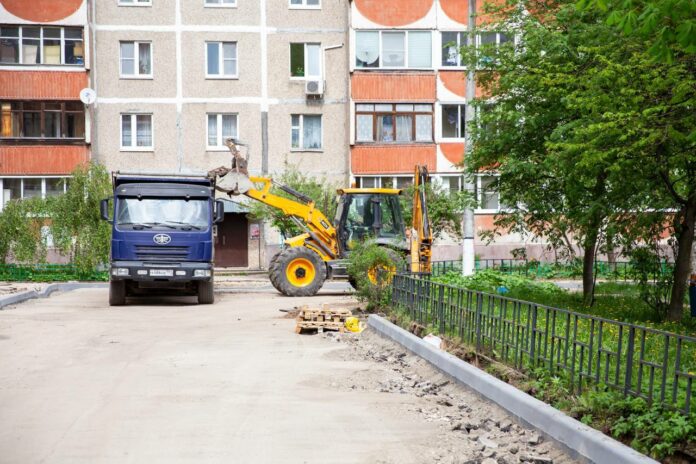 В Подольске началось сезонное комплексное благоустройство дворов