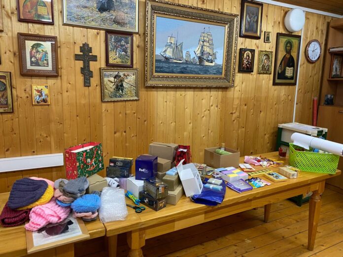 Пациентов Климовского дома интерната посетили волонтеры Благовещенского храма