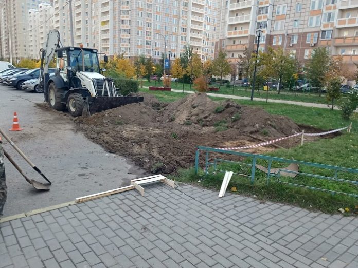 В Подольске продолжаются работы по комплексному благоустройству дворовых территорий