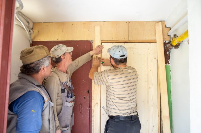 В Большом Подольске продолжается ремонт подъездов