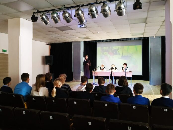 Для учеников подольской школы № 14 показали хроники блокадных дней Ленинграда