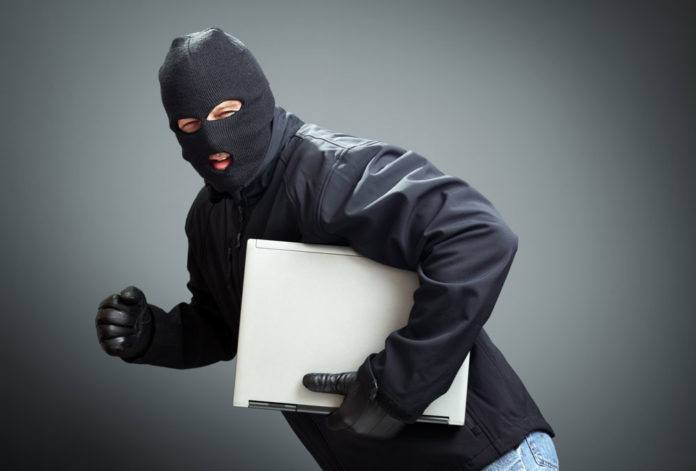 Подозреваемых в мошенничестве задержали сотрудники полиции в Подольске