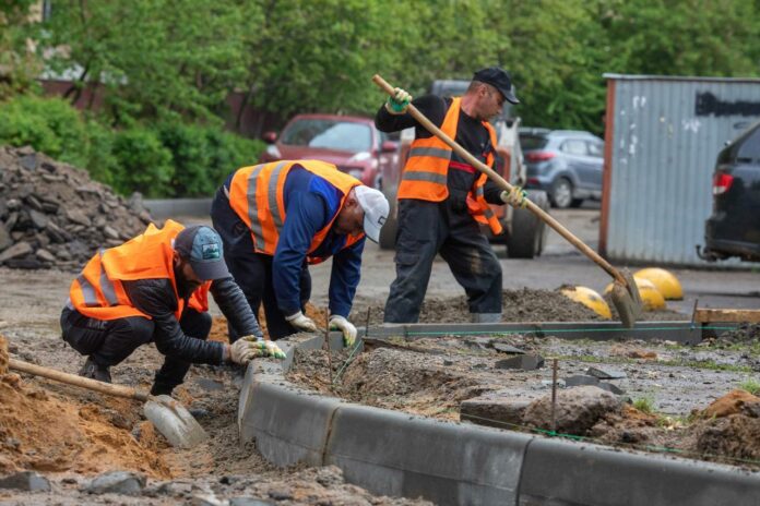 Комплексное благоустройство дворовой территории на ул. Тепличной, д. 12
