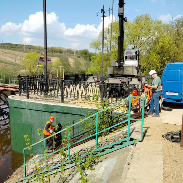 Весеннее обновление коснулось плотины на Пахре