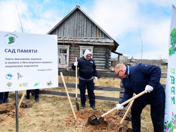 Юнармйецы Подольска участвуют в международной акции «Сад памяти»