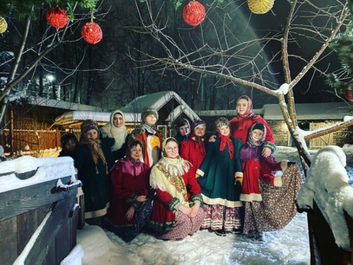 О святочных гуляньях в «Русском музее обрядов и быта» СДК «Романцево» поведают на Первом...