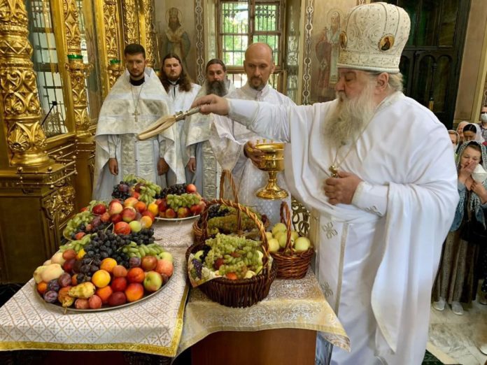 В Троицком кафедральном соборе прошли праздничные богослужения