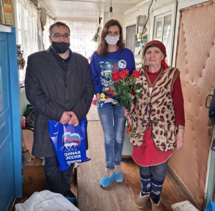 Партийцы Подольска навестили бывшую узницу фашистских концентрационных лагерей