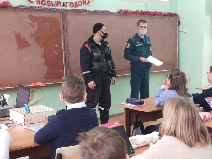 Для подолських школьников спасатели провели занятия  по правилам безопасного поведения на водных объектах