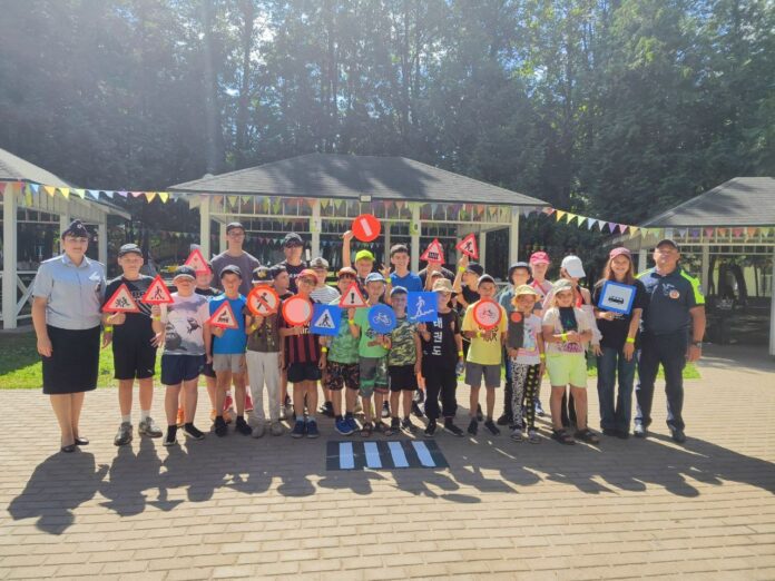 В летних оздоровительных лагерях Подмосковья сотрудники полиции, общественники  и иные ведомства проводят Единые...