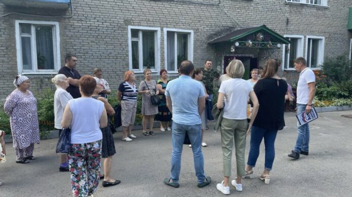 Жители мкр. Красная горка встретились с депутатом Горсовета