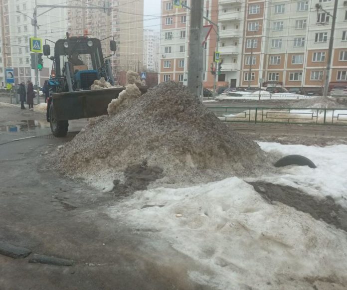 За неделю из Кузнечиков вывезено около 400 кубометров снега