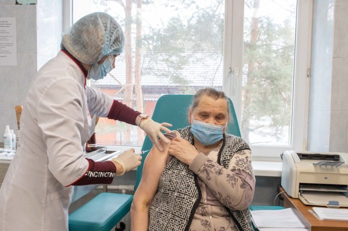 В пункт вакцинации от коронавируса Климовской центральной городской больницы поступило 800 доз «Спутник V»