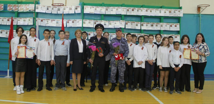 Росгвардейцы приняли участие в патриотической акции «Эстафета подвига» в Подольске