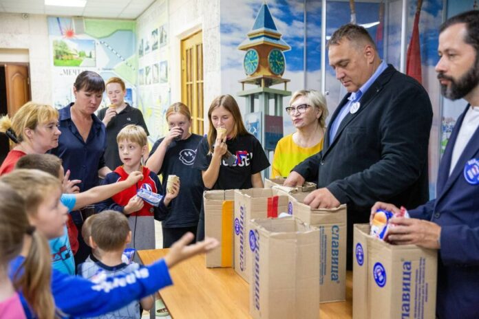 Однопартийцы горокруга Подольск навестили временно эвакуированных из Курской области и новых территорий в пункте...