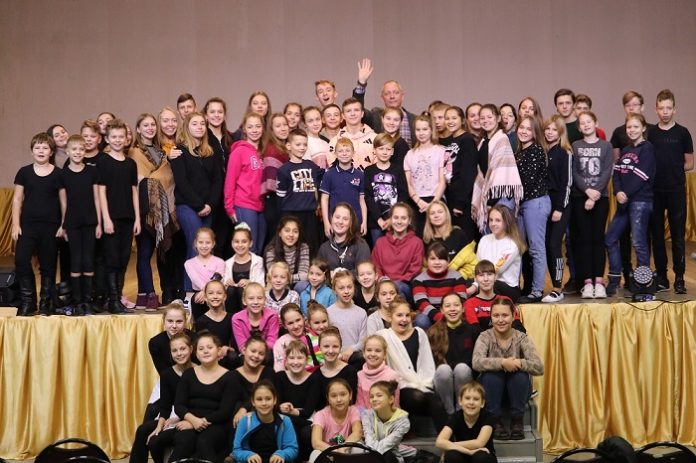 День народного единства в ДК «Металлург» отметили открытием детского киноклуба