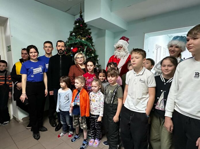 Однопартийцы привезли и вручили подарки в стационарном отделении Подольской детской городской больницы