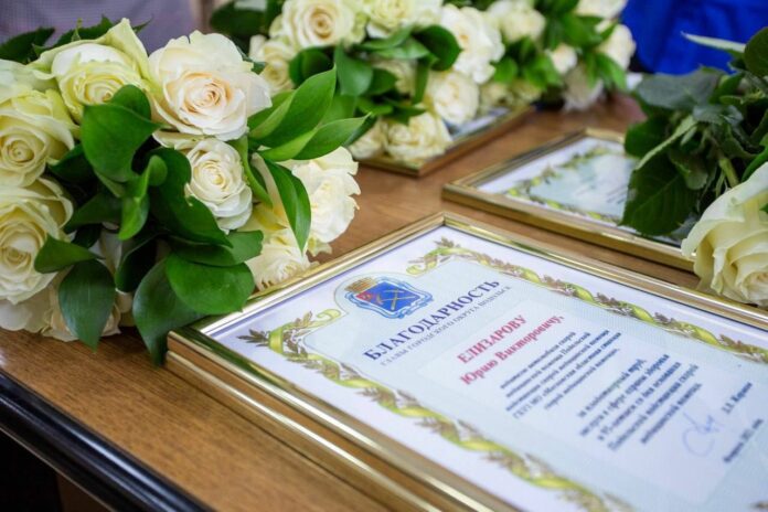 Дмитрий Жариков поздравил медиков с 95-летием подольской службы скорой медицинской помощи.