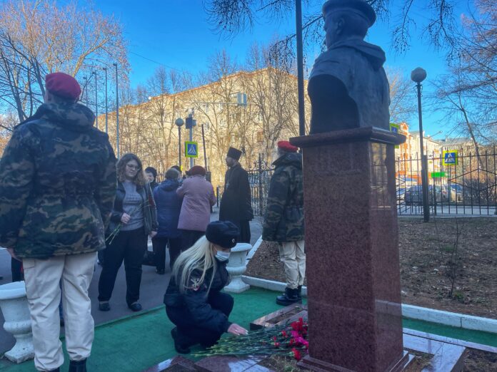 Полицейске и общественникм почтили память погибших сотрудников