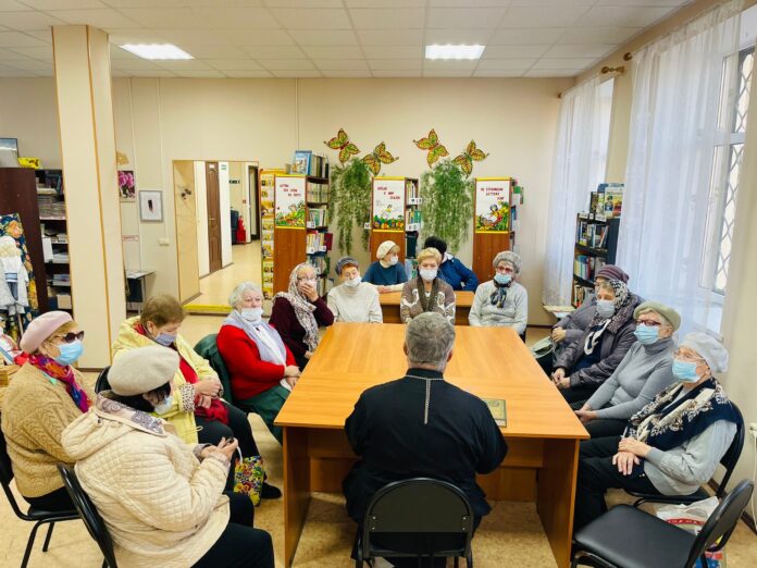 В библиотеке №21 теперь работает воскресная школа для старшего поколения