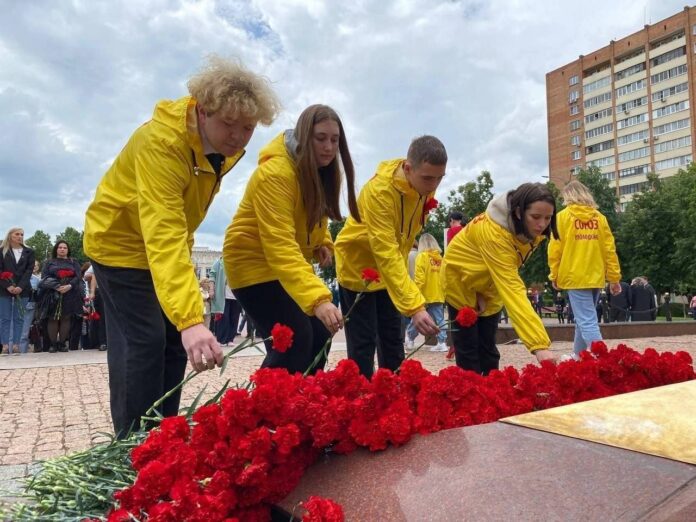 В рамках акции «Цветы победы» депутаты фракции «Единая Россия» Совета депутатов Г.о. Подольск, волонтеры...