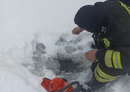 К сведению подольчан: толщина льда на реке Пахре 5 февраля