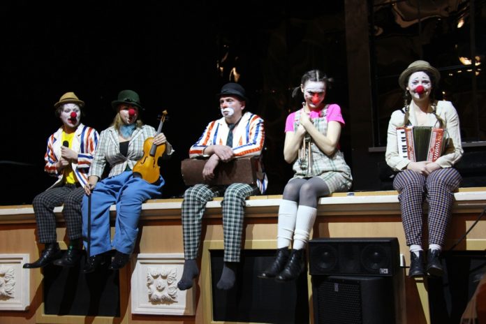 В КПЦ «Дубровицы» состоялась премьера спектакля «Окна»