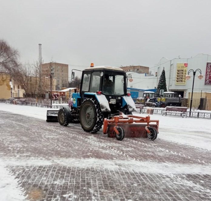 Дорожные и коммунальные службы устраняют последствия снегопада в Городском округе Подольск