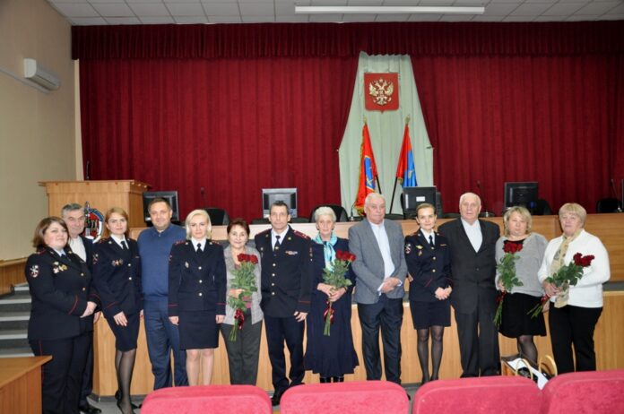 В Подольске полицейские поздравили ветеранов и семьи сотрудников, погибших при исполнении служебного долга