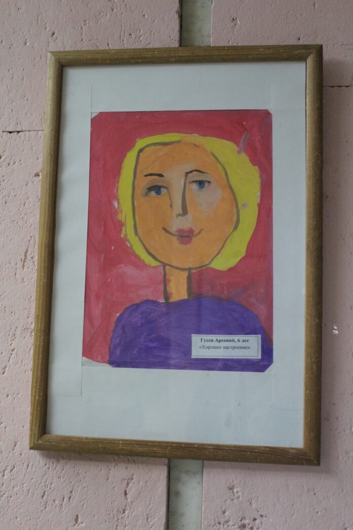 Выставка рисунков проходит в муниципалитете