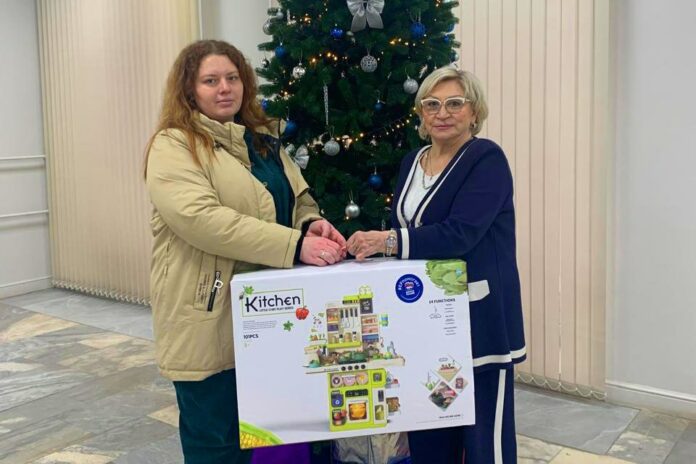 Руководитель фракции «Единая Россия» в Совете депутатов горокруга Подольск исполнила мечту трёхлетней Аксинии