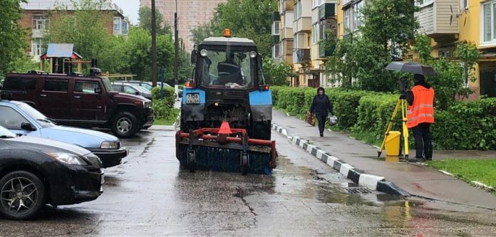 Работы по ликвидации подтоплений ведутся на улицах Большого Подольска