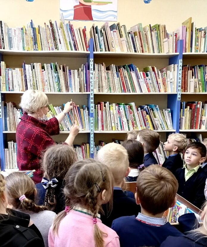 Экскурсию в Центральную детскую библиотеку провели для первоклассников Подольска