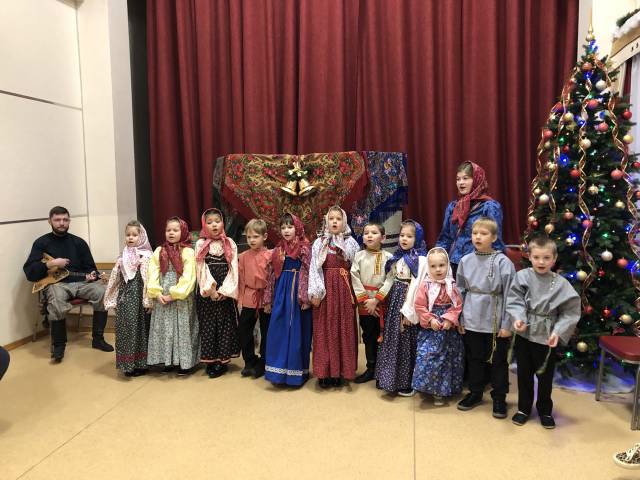 Новогодние песни-калядки состоялись в СДК «Надежда»