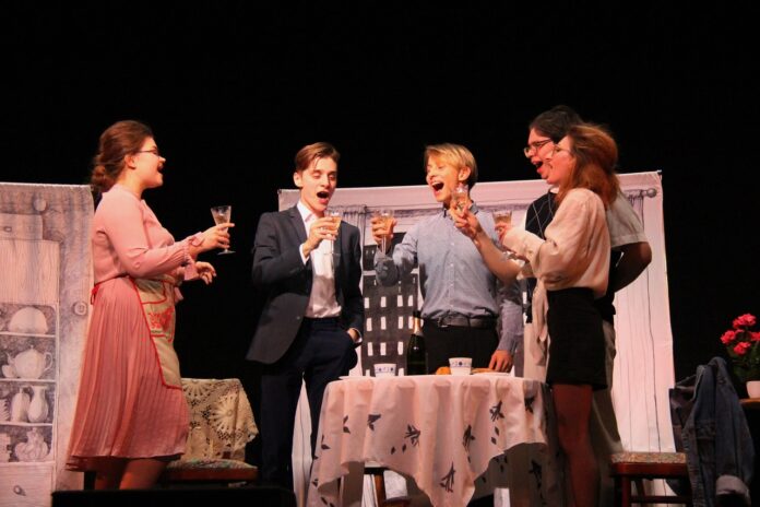 В КПЦ «Дубровицы» состоялся показ спектакля «Дорогая Елена Сергеевна»