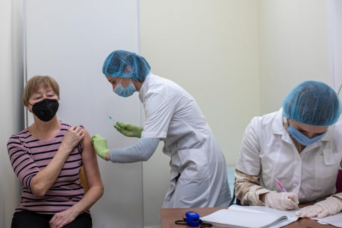 В Большом Подольске сделали прививку от COVID-19 инфекции 4150 человек