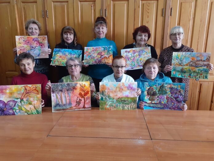 Для участников программы «Активное долголетие» состоялся мастер-класс «Акварельные мечты» в ДК «Металлург»