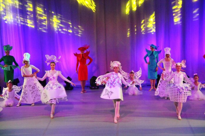 Театрализованное представление «Цветные сны» показали в округе