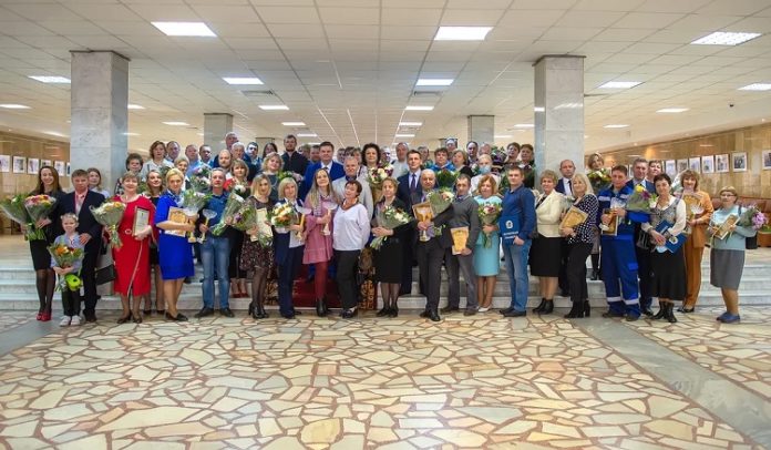 Глава округа вручил награды лучшим сотрудникам организаций и учреждений в рамках Праздника труда