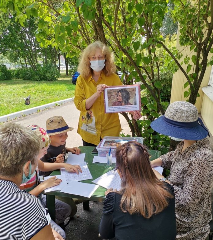 Юные подольчане прошли арт-квест по картине «Явление Христа народу» в подольской билиотеке № 15