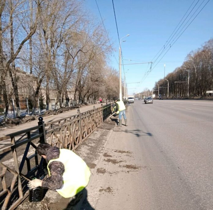 Комплексная уборка после зимы ведётся во всех микрорайонах Большого Подольска
