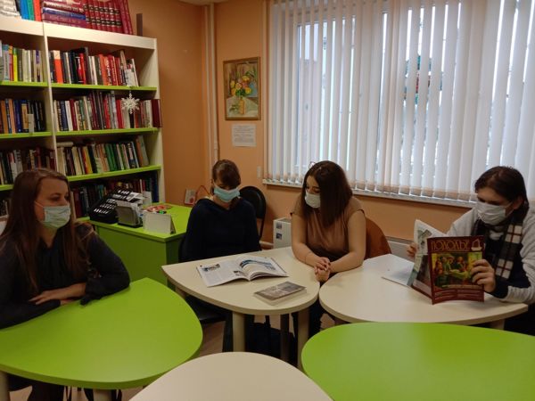 Участники молодежного литературного объединения при подольской библиотеке № 8 продолжают свою творческую деятельность