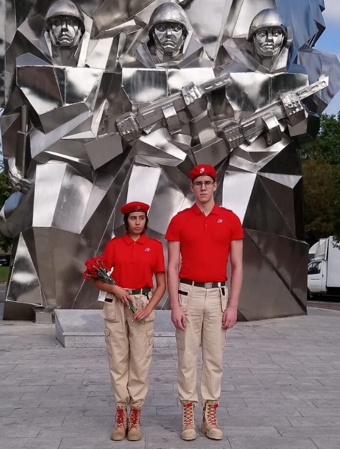 Юнармейцы отряда «Память» возложили цветы к памятнику Подольским курсантам