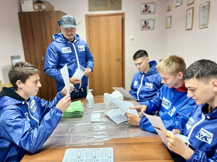 Подольские молодогвардейцы приняли участие в  мастер-классе по изготовлению армейского душа