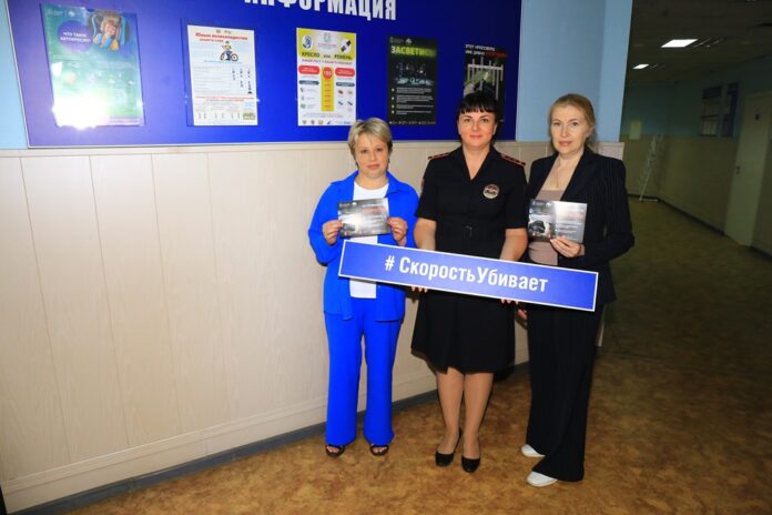 Автоинспекторы провели информационно-разъяснительные беседы с посетителями  отдела Госавтоинспекции г.о. Подольск