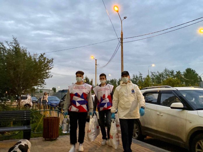 Волонтеры Московской области и Молодой Гвардии помогают гражданам