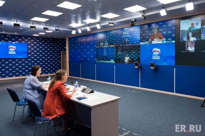 Поддержка семей с детьми: общественники и эксперты внесли свои предложения в Народную программу «Единой...